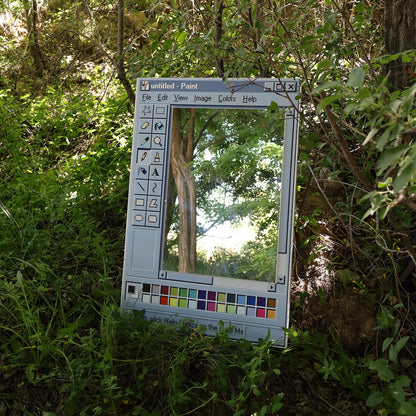 Paint Mirror : là où la nostalgie rencontre l'esthétique moderne.